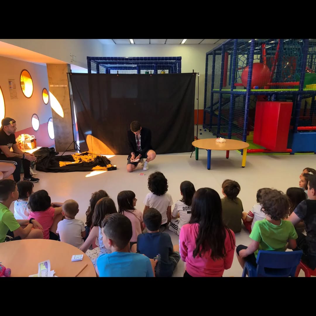Espectáculo de magia infantil — vista general del público
