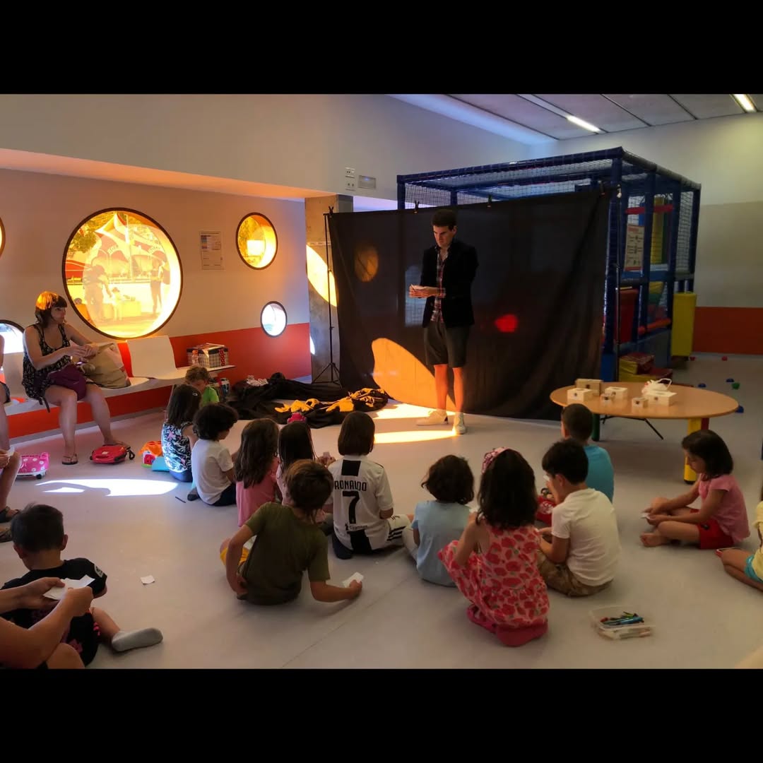 Espectáculo de magia con público sentado